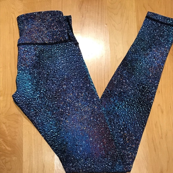 Lululemon leggings - Picture 3 of 4